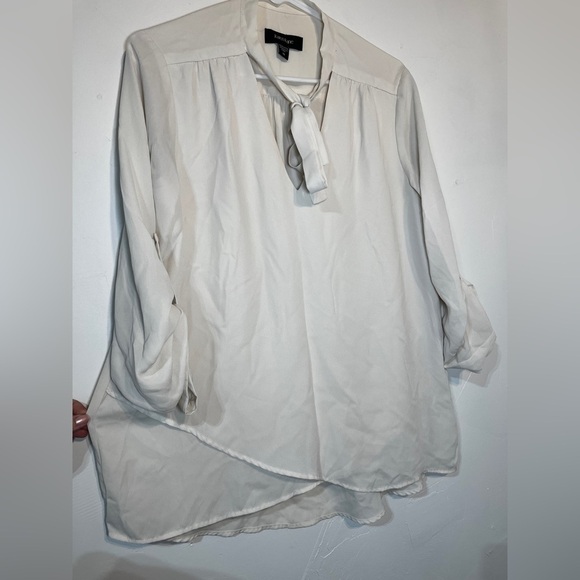 Karen Kane Cream Flowy Tie Neckline Oversized Blouse Size Medium - Picture 1 of 2